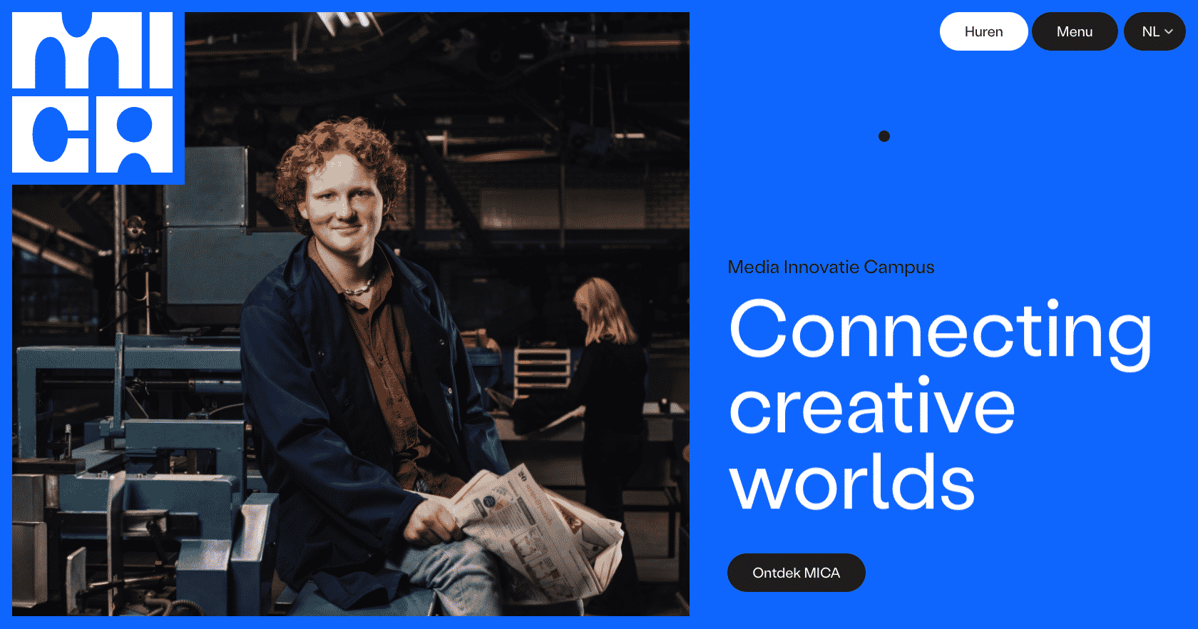 Screenshot der Media Innovatie Campus Website mit Bild eines lächelnden Mitarbeiters und dem Titel „Connecting creative worlds“
