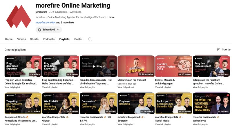 YouTube-Playlist-Übersicht des Channels „morefire Online Marketing“. Zu sehen sind thematisch sortierte Playlists mit Titeln wie „Frag den Video-Experten“, „Frag den Branding-Experten“, „Frag den Speakercoach“ sowie „Marketing on fire Podcast“. Weitere Playlists behandeln Themen wie Alumni-Treffen, Targeting vs. Creatives, Conversion-Optimierung, Employer Branding, LinkedIn Ads und Webanalyse. Die Vorschaubilder zeigen Expert:innen-Porträts mit thematisch gestalteten Hintergründen und Icons. Insgesamt werden gezielt Themen aus dem Online-Marketing praxisnah aufbereitet.