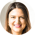 Portrait von Julia Thoenes, Strategin für Marketinglösungen bei morefire