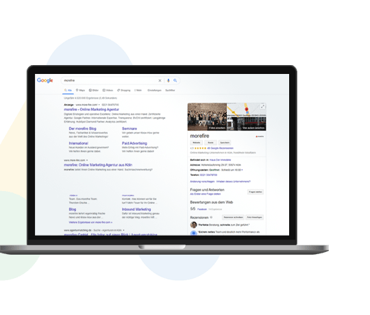 Laptop mit Google-Suchergebnissen und Anzeigen von morefire