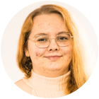 Jessica Schleutermann lächelt in die Kamera, Nahaufnahme