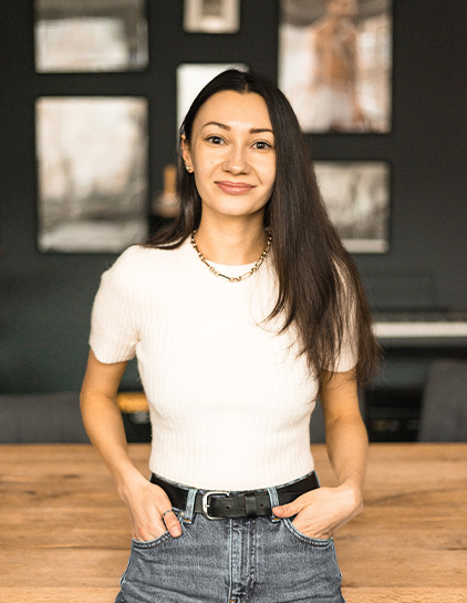 Irina Kondrakhina, Mitarbeiterin bei Morefire, im Büro