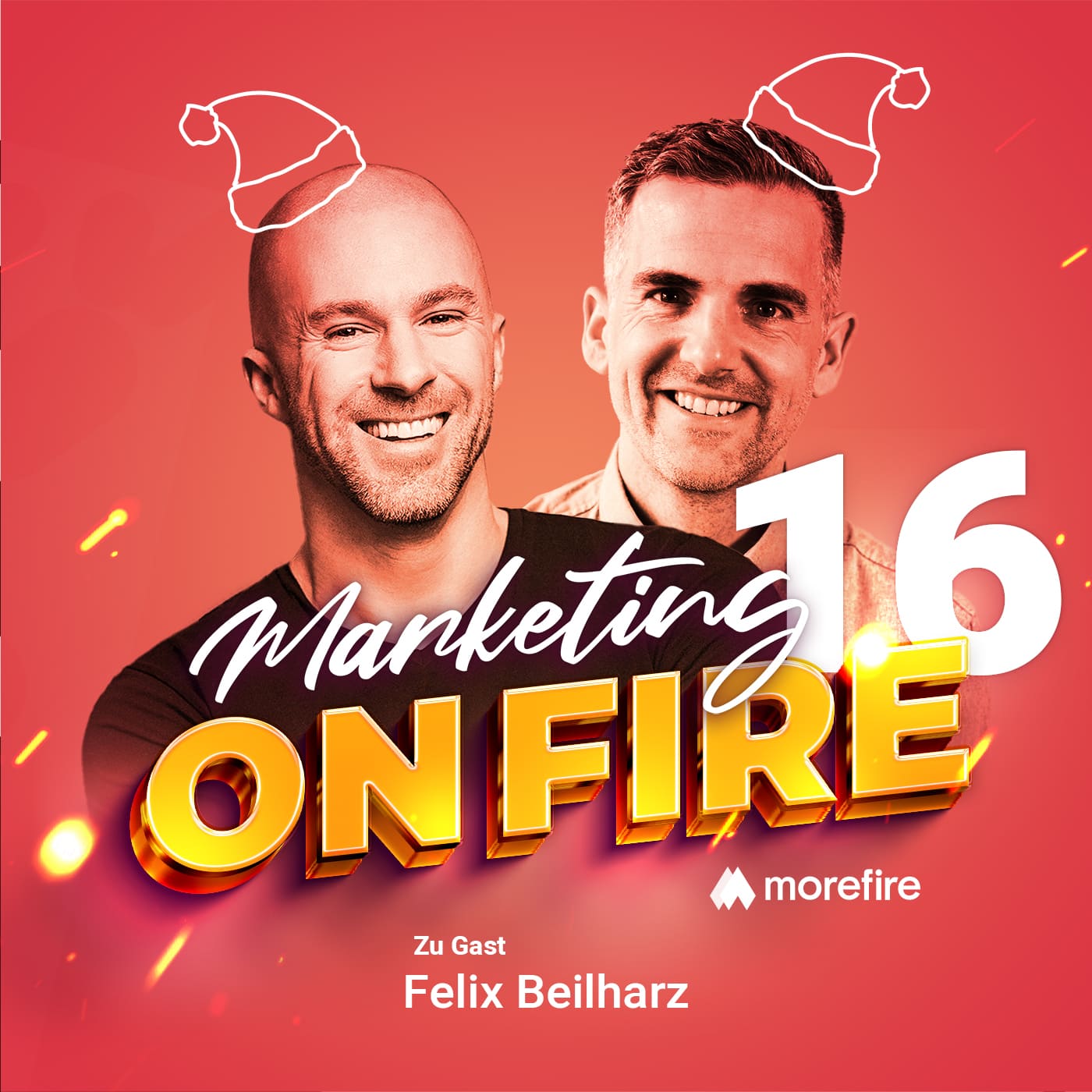 Felix Beilharz, lachend und mit Glatze, neben Robin Heintze, mit roten weihnachtlichen Designelementen und der Zahl 16 im Hintergrund