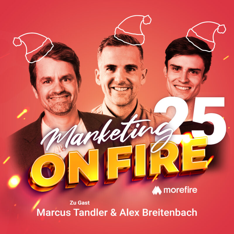 Robin Heintze zusammen mit Marcus Tandler und Alex Breitenbach in der Podcastfolge 25 von morefire Marketing on Fire, mit Weihnachtsmützen.