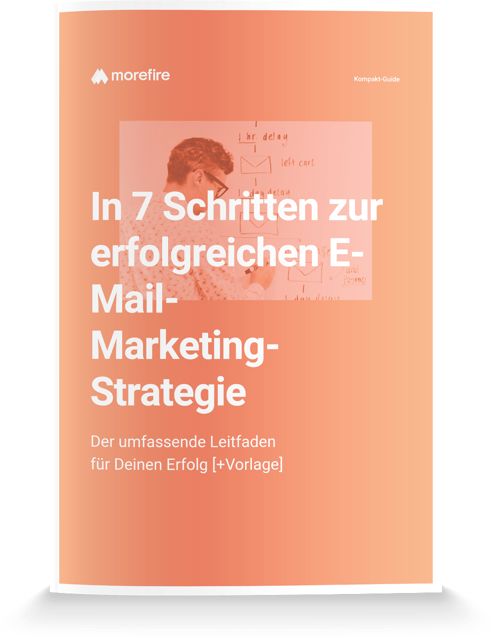 Cover eines Kompakt-Guides von morefire mit dem Titel 'In 7 Schritten zur erfolgreichen E-Mail-Marketing-Strategie' in Orange